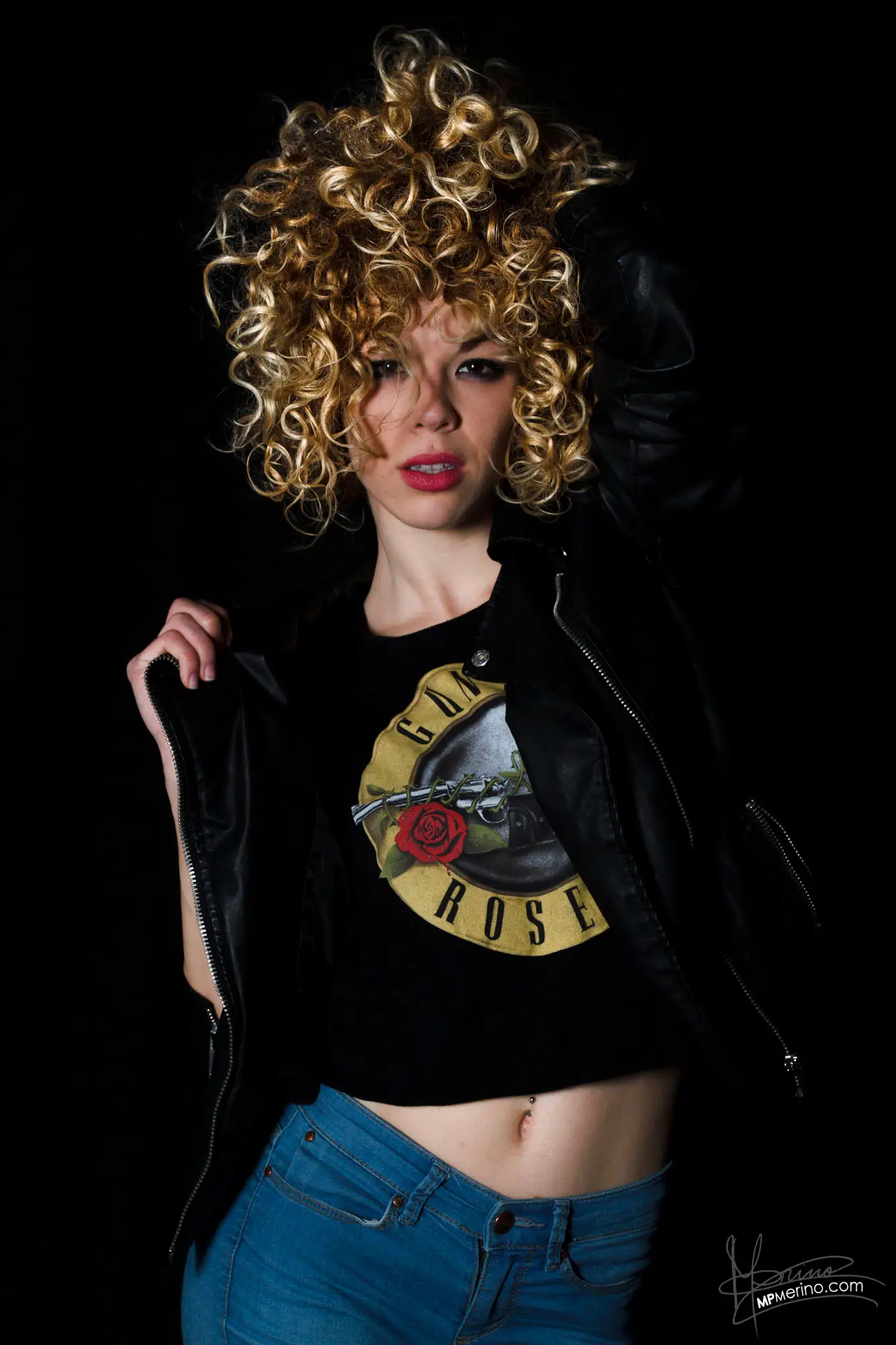 Studio photo with a young girl with blonde and curly hair